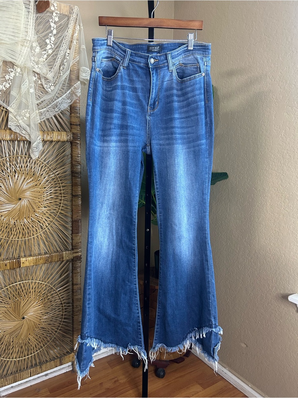 Judy Blue flare stretch jeans size 13/31 dark blue tall person friendly